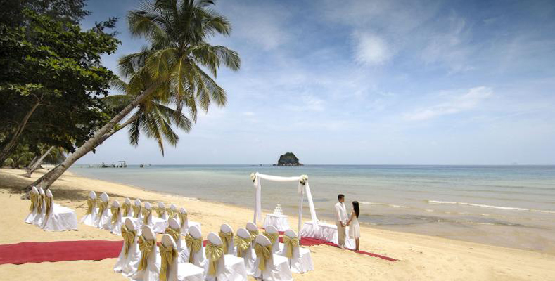 Berjaya Tioman Resort - Wedding - Beach Setup